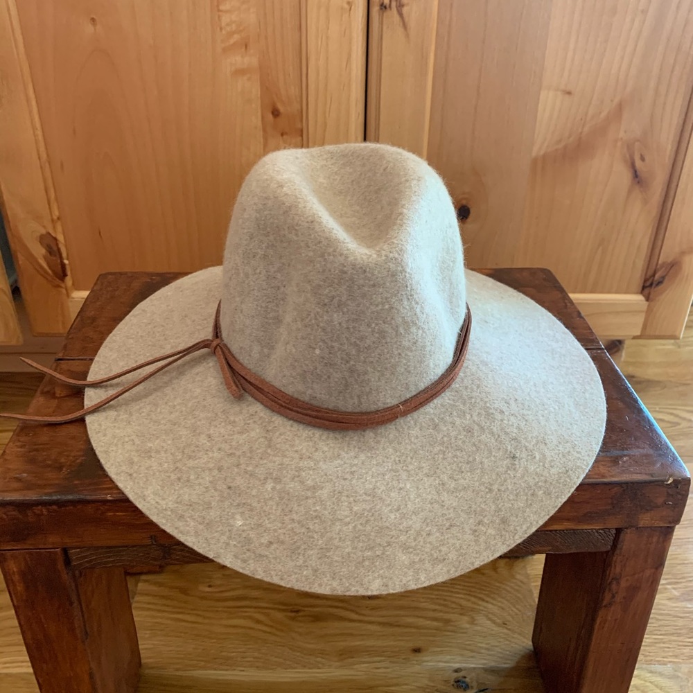 Lucky Brand Beige Wool Felt Wide-Brim Fedora with Brown Leather Band